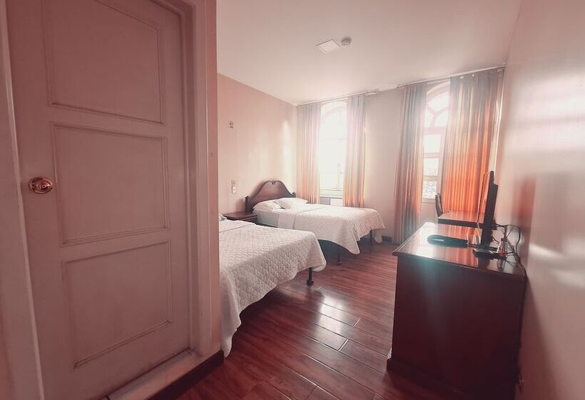 غرفة عائلية, Chat Noir Cuenca