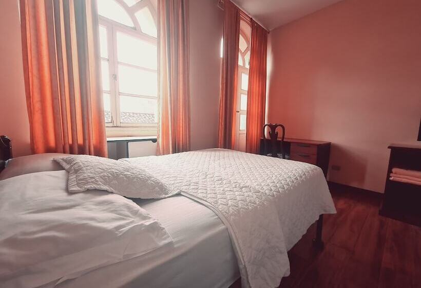 غرفة عائلية, Chat Noir Cuenca