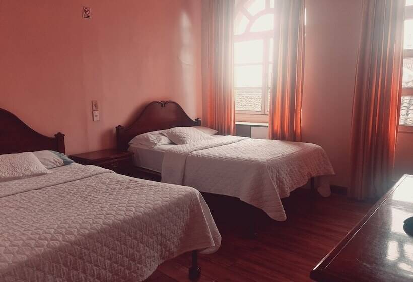 غرفة عائلية, Chat Noir Cuenca