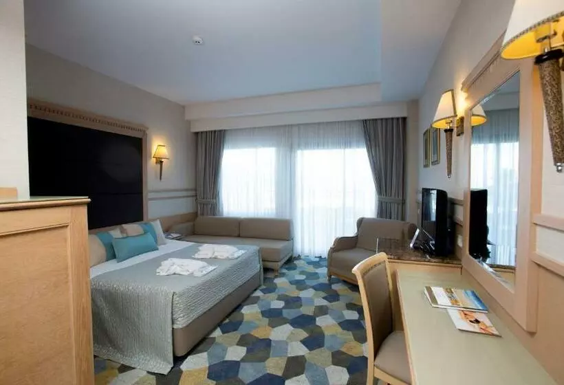 اتاق لوکس خانوادگی, Fame Residence Lara & Spa