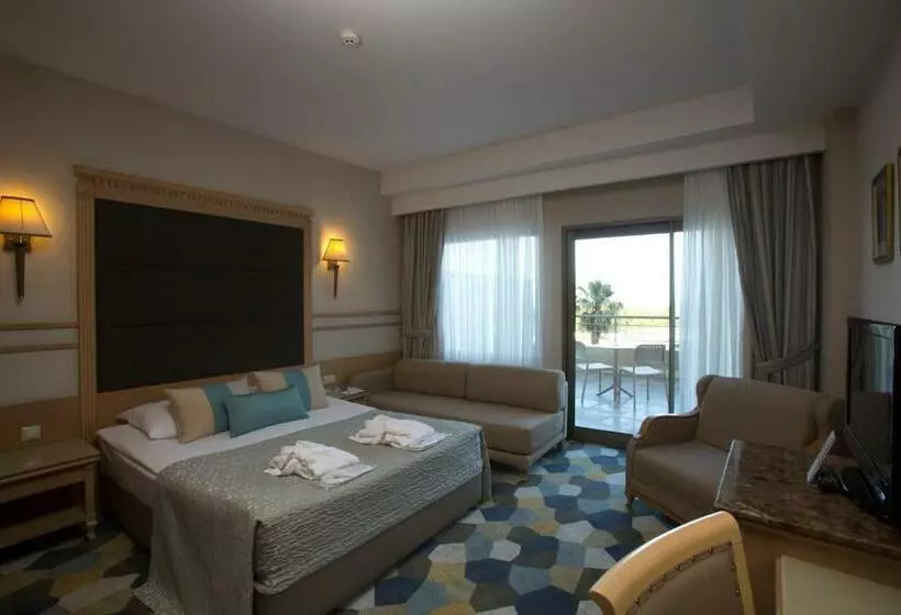 اتاق لوکس خانوادگی, Fame Residence Lara & Spa