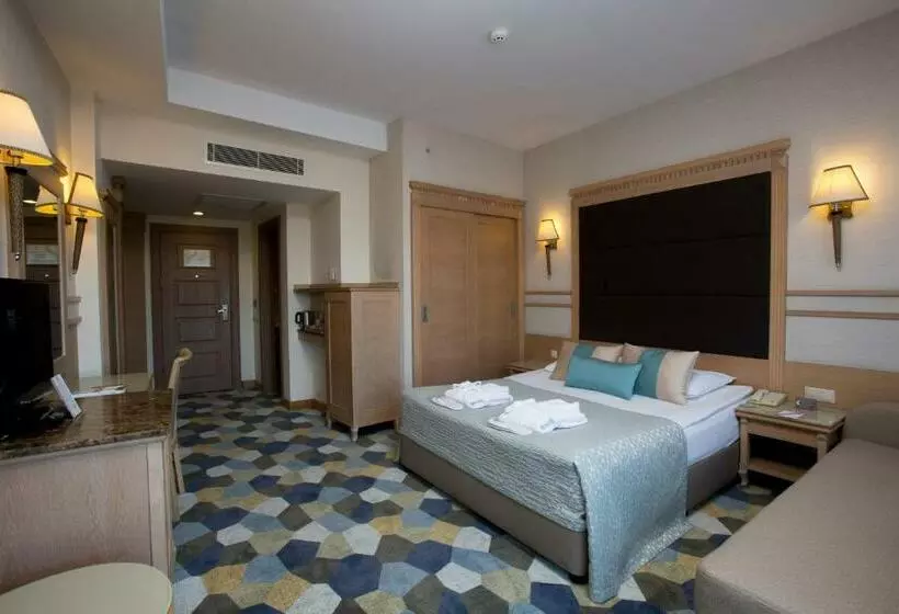 اتاق لوکس خانوادگی, Fame Residence Lara & Spa