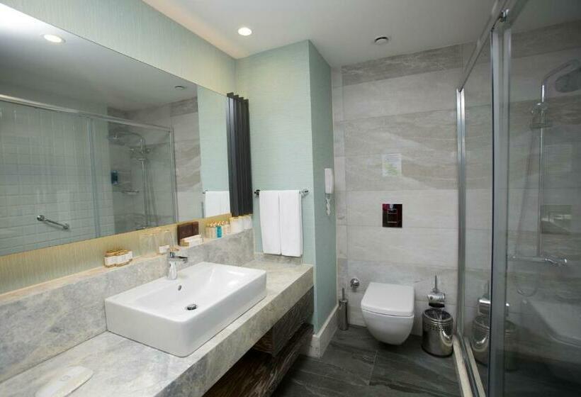 سوییت لوکس, Fame Residence Lara & Spa