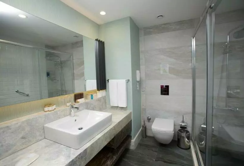 سوییت لوکس, Fame Residence Lara & Spa