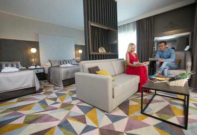 سوییت لوکس, Fame Residence Lara & Spa