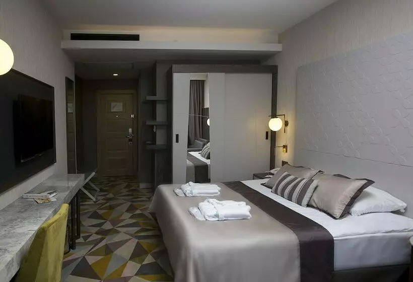 اتاق استاندارد با چشم‌انداز دریا, Fame Residence Lara & Spa