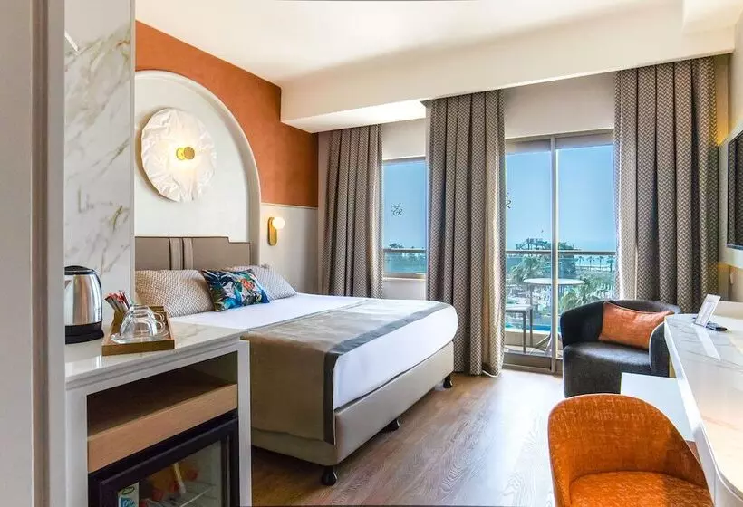 اتاق استاندارد با چشم‌انداز دریا, Fame Residence Lara & Spa