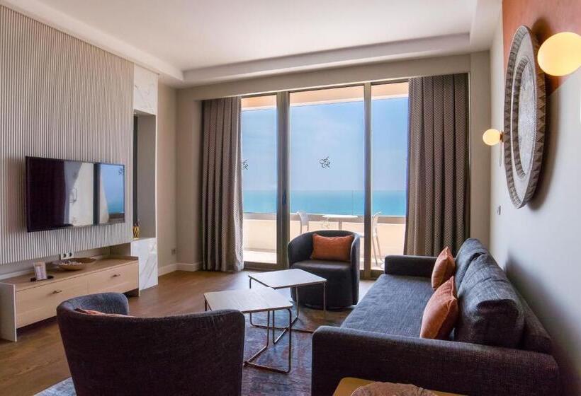 سوییت لوکس, Fame Residence Lara & Spa