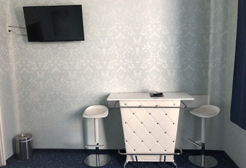 스탠다드 룸, Goldene Spinne