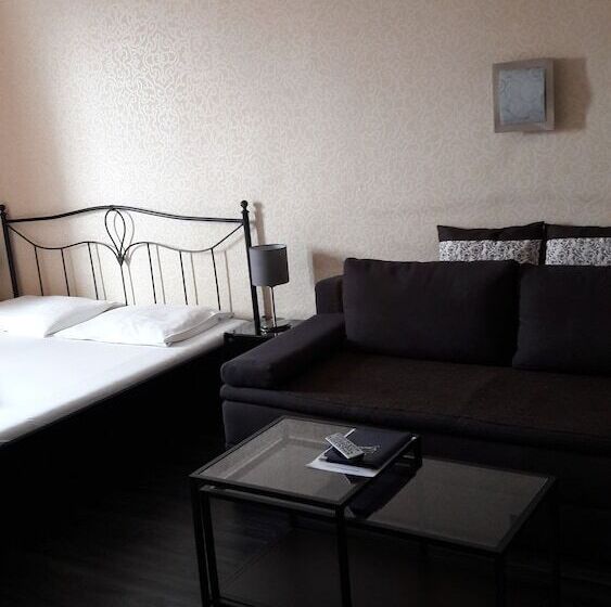 스탠다드 룸, Goldene Spinne