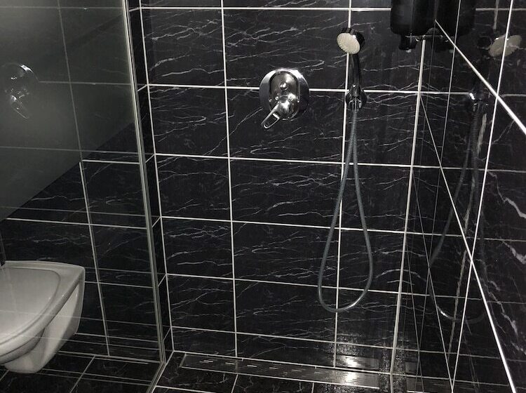 스탠다드 싱글 룸, Goldene Spinne