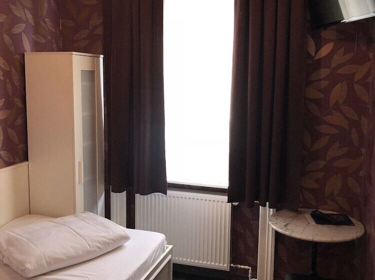 스탠다드 싱글 룸, Goldene Spinne