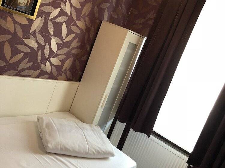 스탠다드 싱글 룸, Goldene Spinne