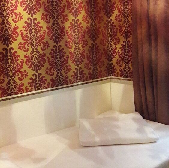 스탠다드 싱글 룸, Goldene Spinne