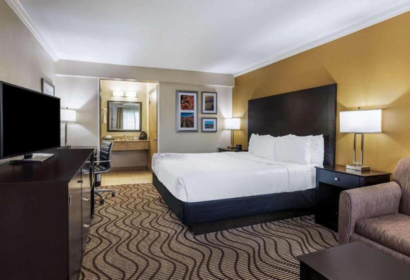 غرفة ديلوكس سرير كينج, La Quinta By Wyndham Carlsbad   Legoland Area