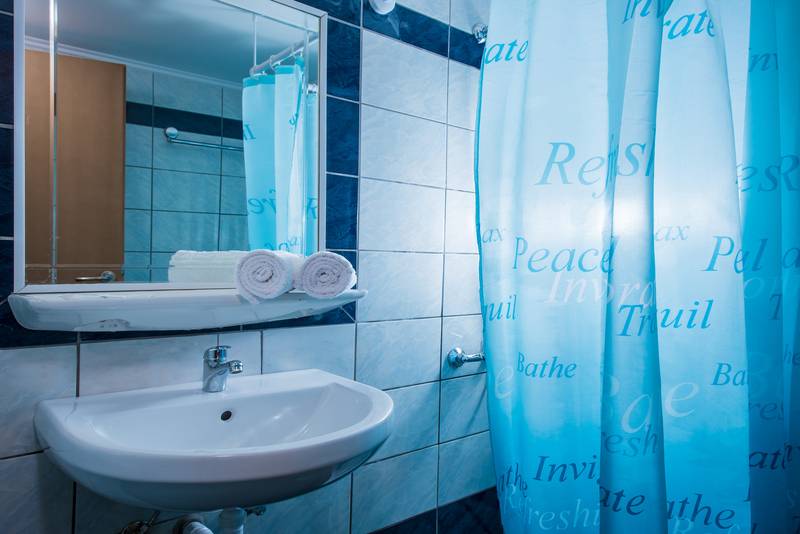 غرفة قياسية فردية, Pela Maria