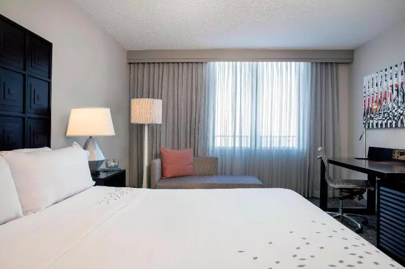 キングサイズベッドのスタンダードルーム, Renaissance Fort Lauderdale Cruise Port