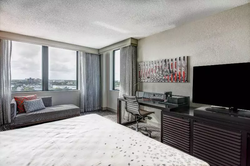 キングサイズベッドのスタンダードルーム, Renaissance Fort Lauderdale Cruise Port