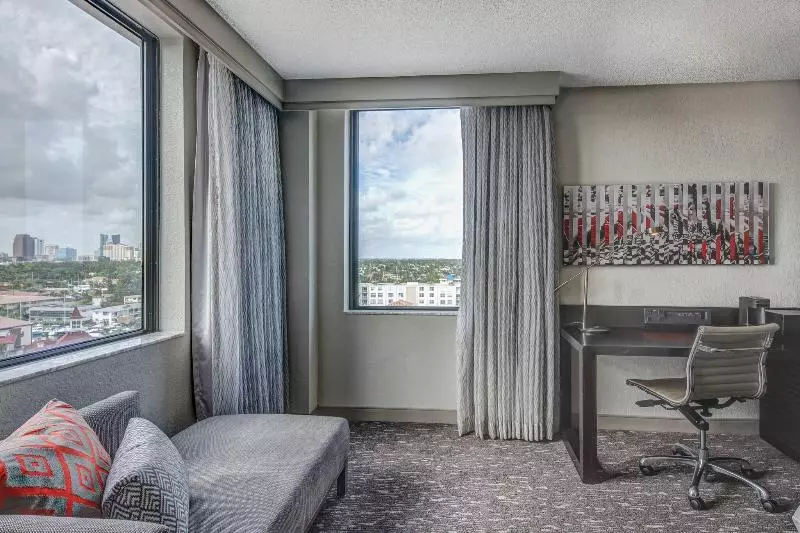 キングサイズベッドのスタンダードルーム, Renaissance Fort Lauderdale Cruise Port