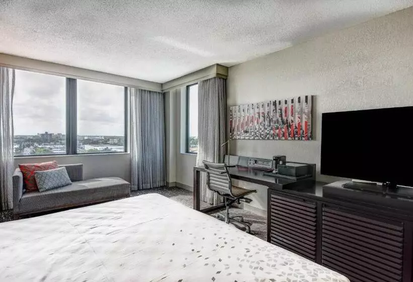 キングサイズベッドのスタンダードルーム, Renaissance Fort Lauderdale Cruise Port