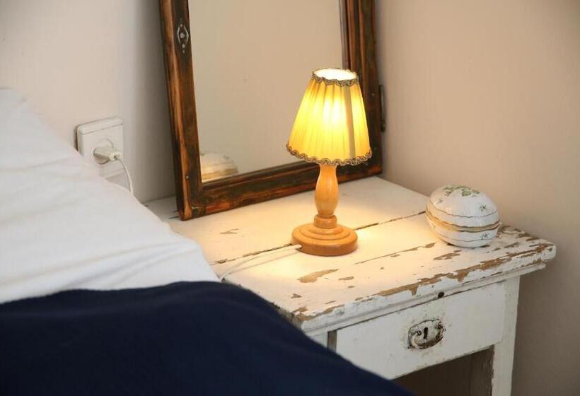 Семейное Студио, Pm Fogadó