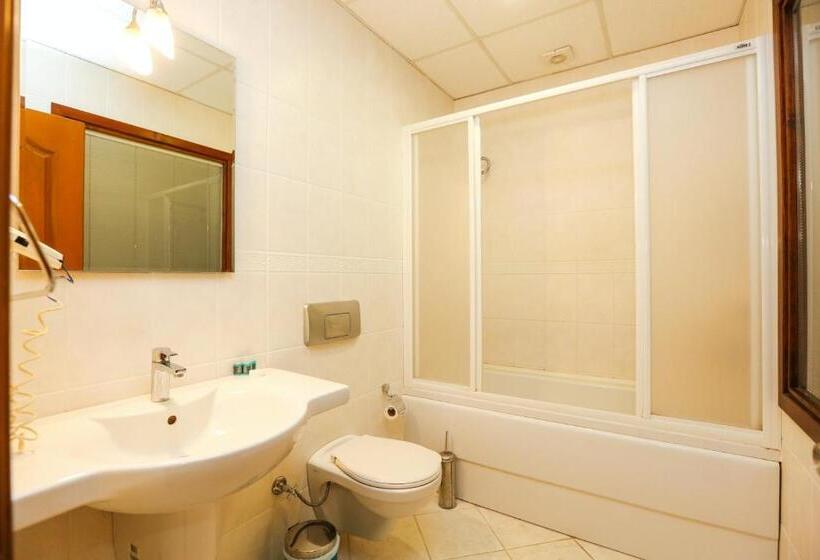 スタンダードルーム, Gocek Unlu