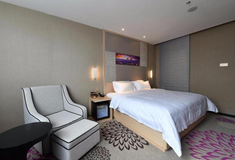带大床的豪华间, Lavande Hotel Huizhou High Speed Railway South Station Wanlian Square