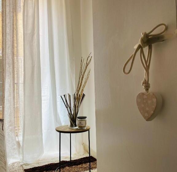 Трехместный Номер Стандарт с Балконом, B&b Kamaraton