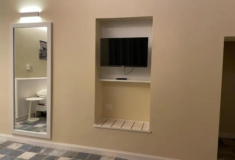 اتاق استاندارد چهارنفره با بالکن, Palazzo Campisi Rooms