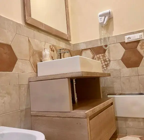 اتاق استاندارد چهار تخته, Palazzo Campisi Rooms
