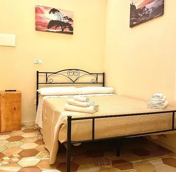 اتاق استاندارد چهار تخته, Palazzo Campisi Rooms