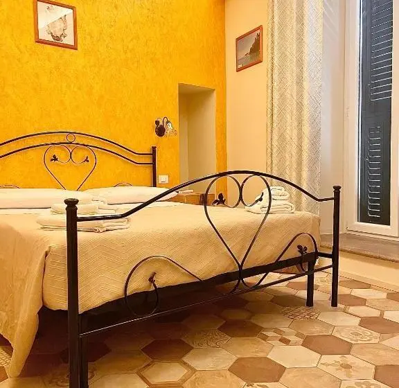 اتاق استاندارد چهار تخته, Palazzo Campisi Rooms