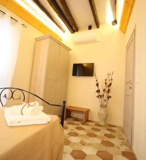 اتاق کلاسیک چهارنفره, Palazzo Campisi Rooms
