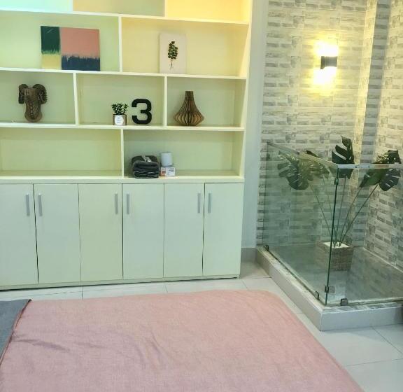 Standard room with outdoor bath, 1993’s House