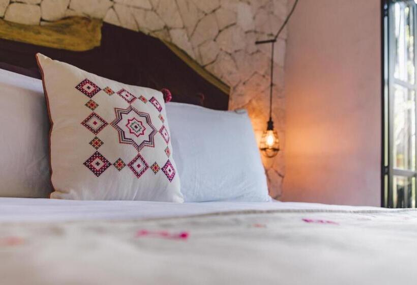 带大床的套房, Maka Hotel Boutique