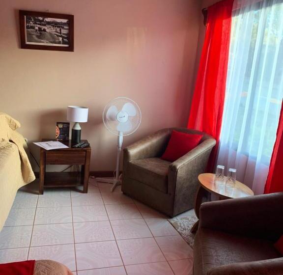Семейный Номер, Nafre House B&b Monteverde