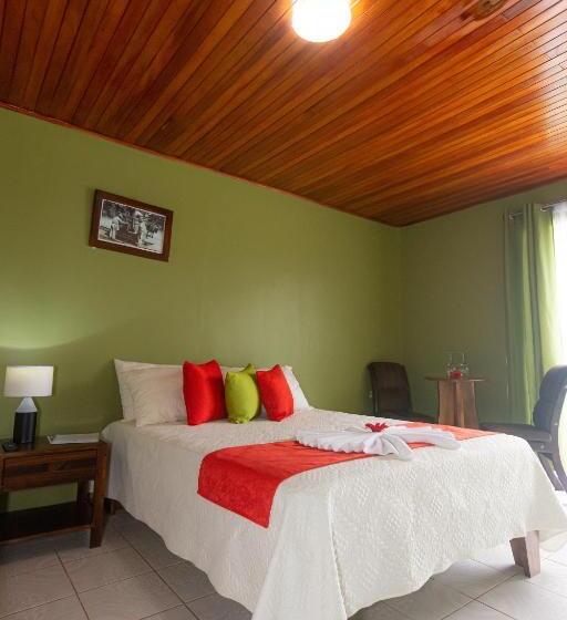 Номер Стандарт Трехместный, Nafre House B&b Monteverde