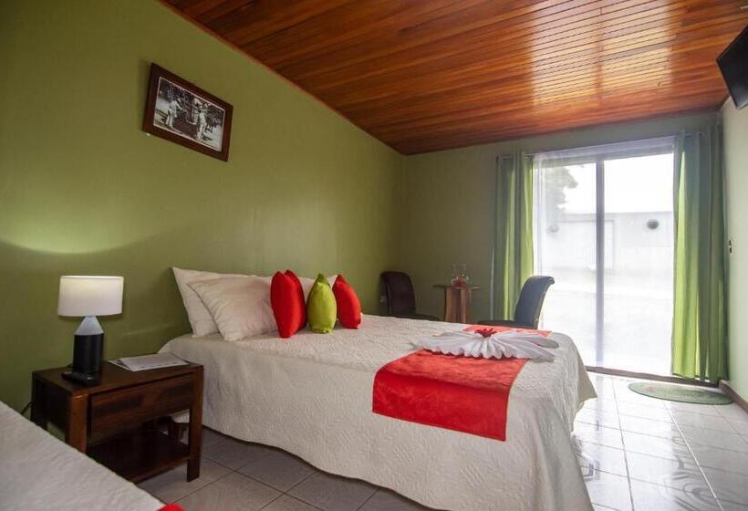 Номер Стандарт Трехместный, Nafre House B&b Monteverde