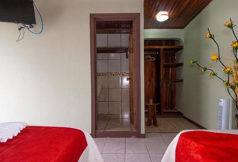 Номер Стандарт Трехместный, Nafre House B&b Monteverde