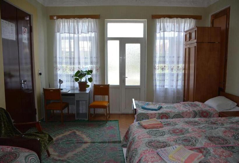 اتاق خانوادگی, Friends House