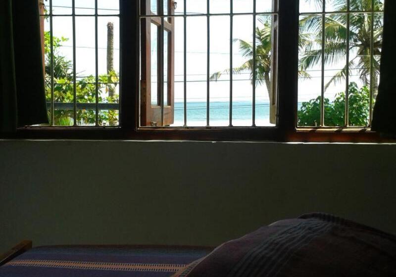 غرفة قياسية مطلّة علي البحر مزوَّدة بشُرفة, Polhena Coral Reef Resort