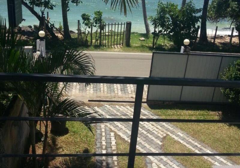 غرفة قياسية مطلّة علي البحر مزوَّدة بشُرفة, Polhena Coral Reef Resort