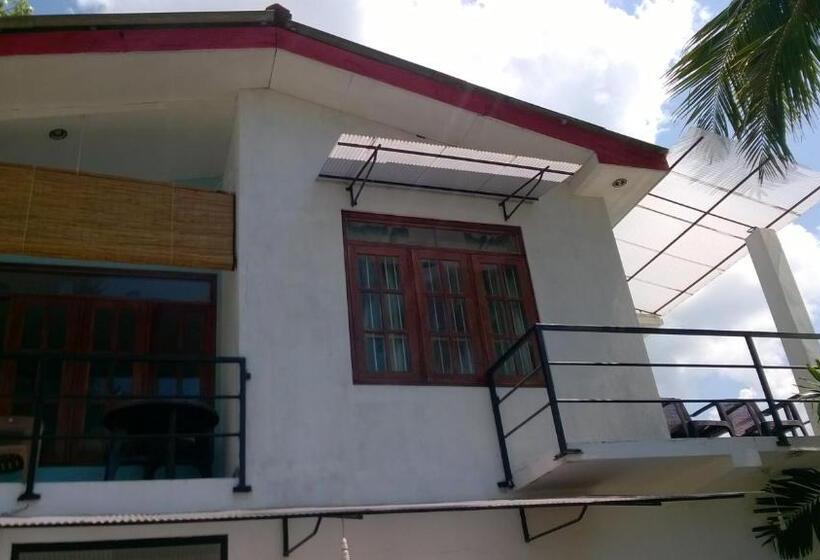 غرفة قياسية مطلّة علي البحر مزوَّدة بشُرفة, Polhena Coral Reef Resort