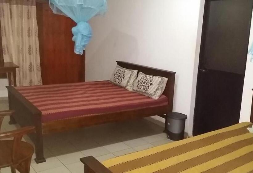 غرفة عائلية مطلّة علي البحر, Polhena Coral Reef Resort