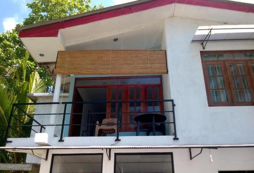 غرفة عائلية مطلّة علي البحر, Polhena Coral Reef Resort