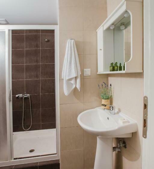 Escritório Estándar, Kassandra Studios