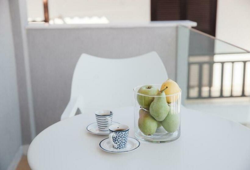 Escritório Estándar, Kassandra Studios