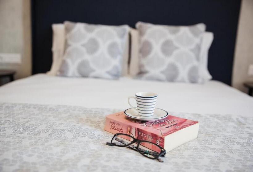 Escritório Estándar, Kassandra Studios