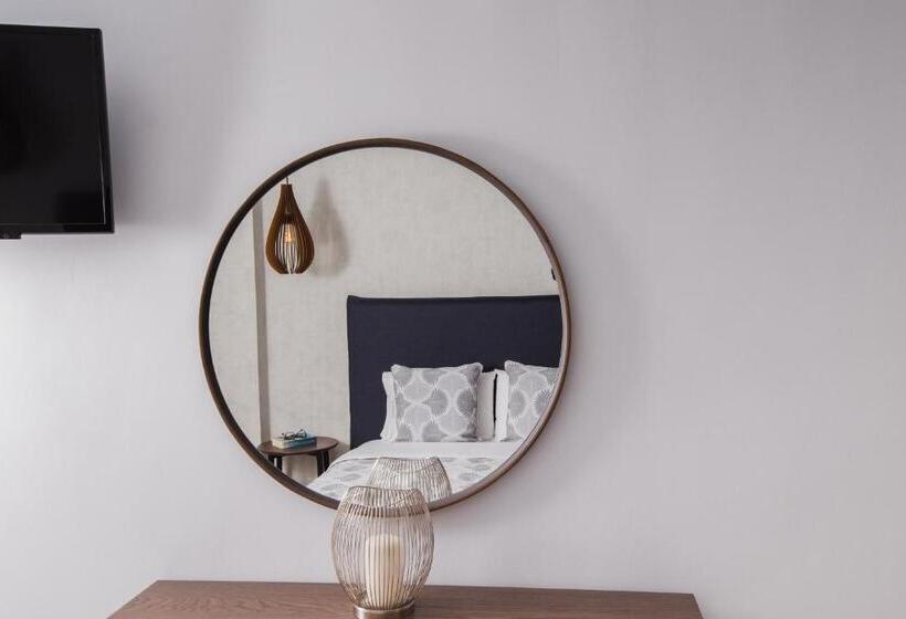 Escritório Estándar, Kassandra Studios