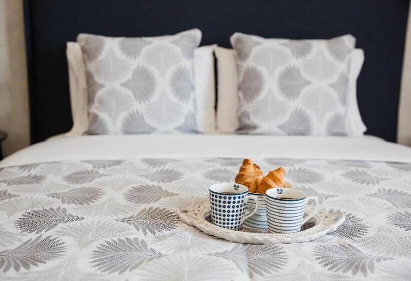 Escritório Estándar, Kassandra Studios